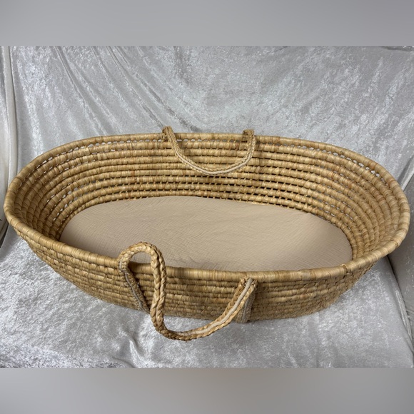 Woven rattan Basket with Handles NWOT - Picture 10 of 13